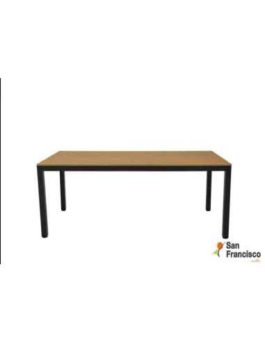 Mesa jardin negra y efecto madera
