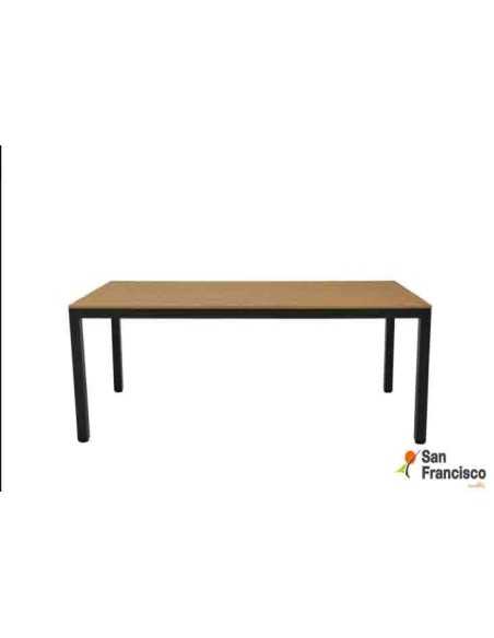 Mesa jardin negra y efecto madera